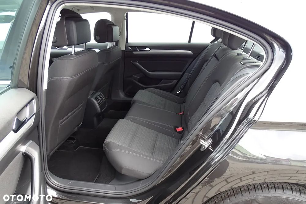 Volkswagen Passat - 17