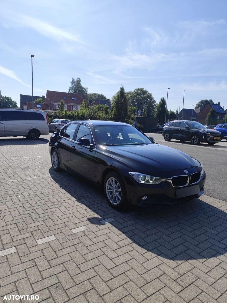 BMW Seria 3 320i xDrive - 2