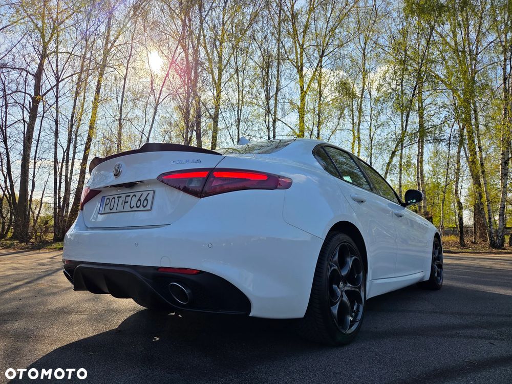 Alfa Romeo Giulia 2.2 AT8-Q4 Veloce - 11