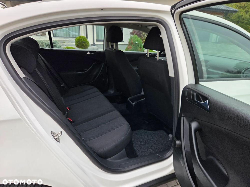 Volkswagen Passat 1.6 Exclusive - 22