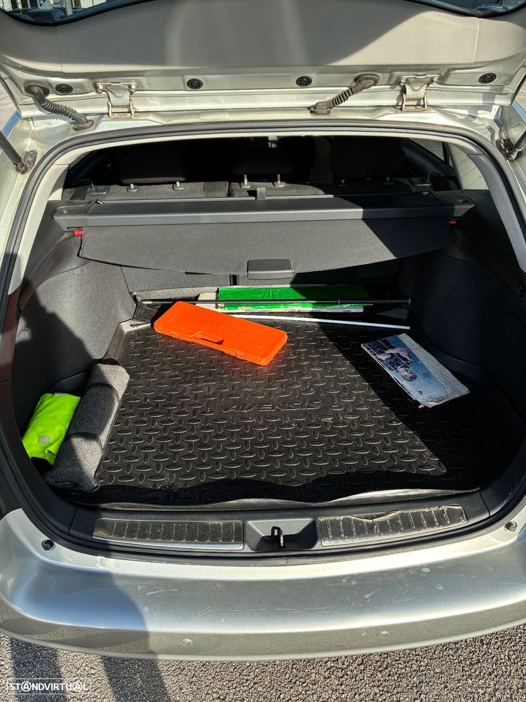 Toyota Avensis SW 2.0 D-4D - 19