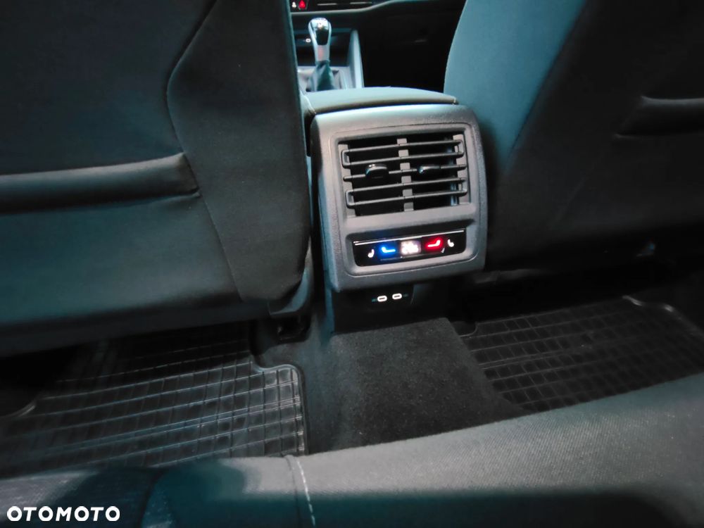 Volkswagen Golf - 10