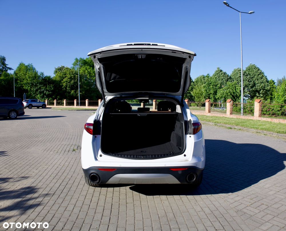 Alfa Romeo Stelvio 2.0 Turbo 16V AT8-Q4 Ti - 7