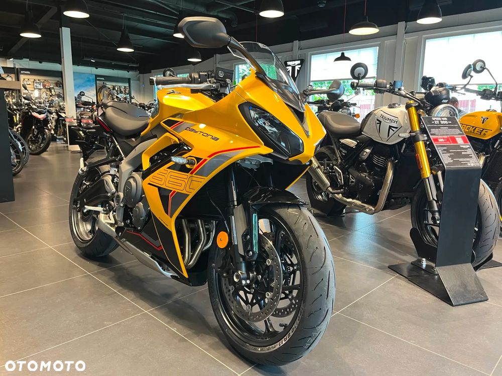 Triumph Daytona - 16