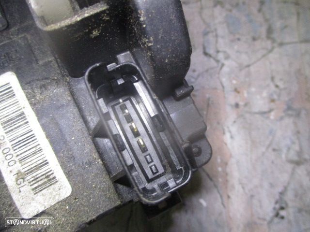 Fecho 814202L000 HYUNDAI I30 2010 TD 4 PINOS HYUNDAI I30 2010 1.6CRDI  16V 115CV 5P CINZA T DRT 4 PINOS - 2