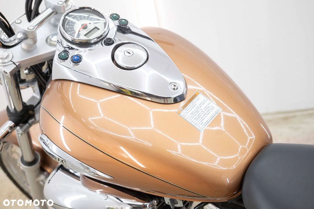 Suzuki Intruder - 22