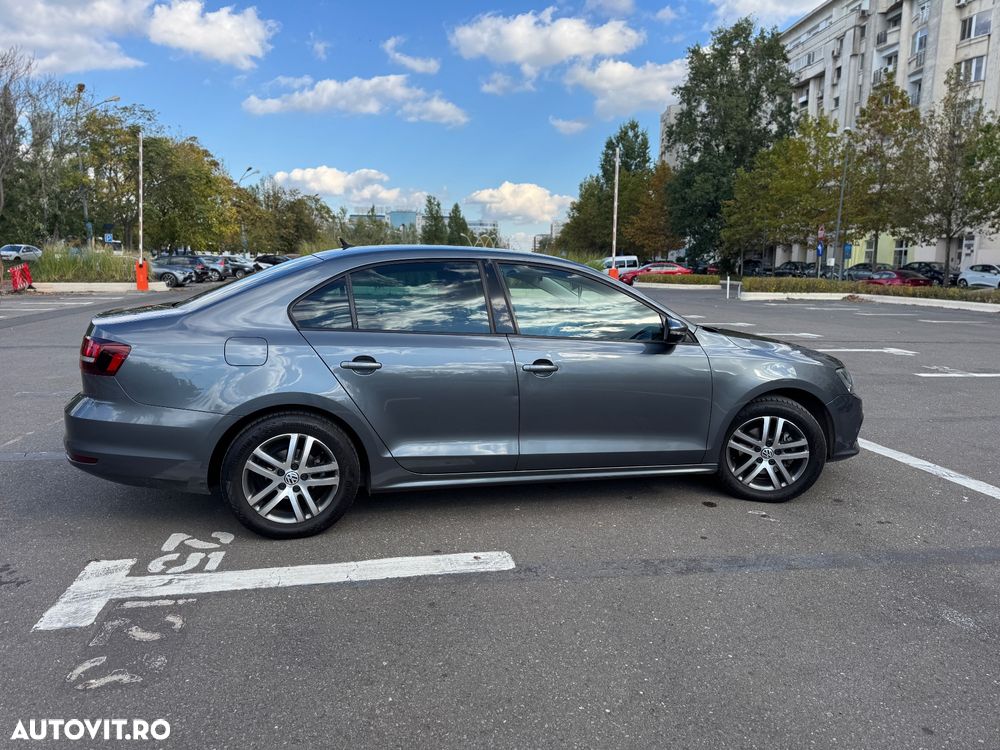 Volkswagen Jetta - 3