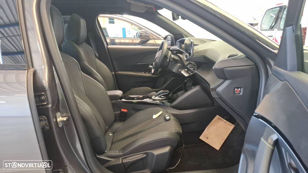 Peugeot 2008 1.2 PureTech GT EAT8 - 4