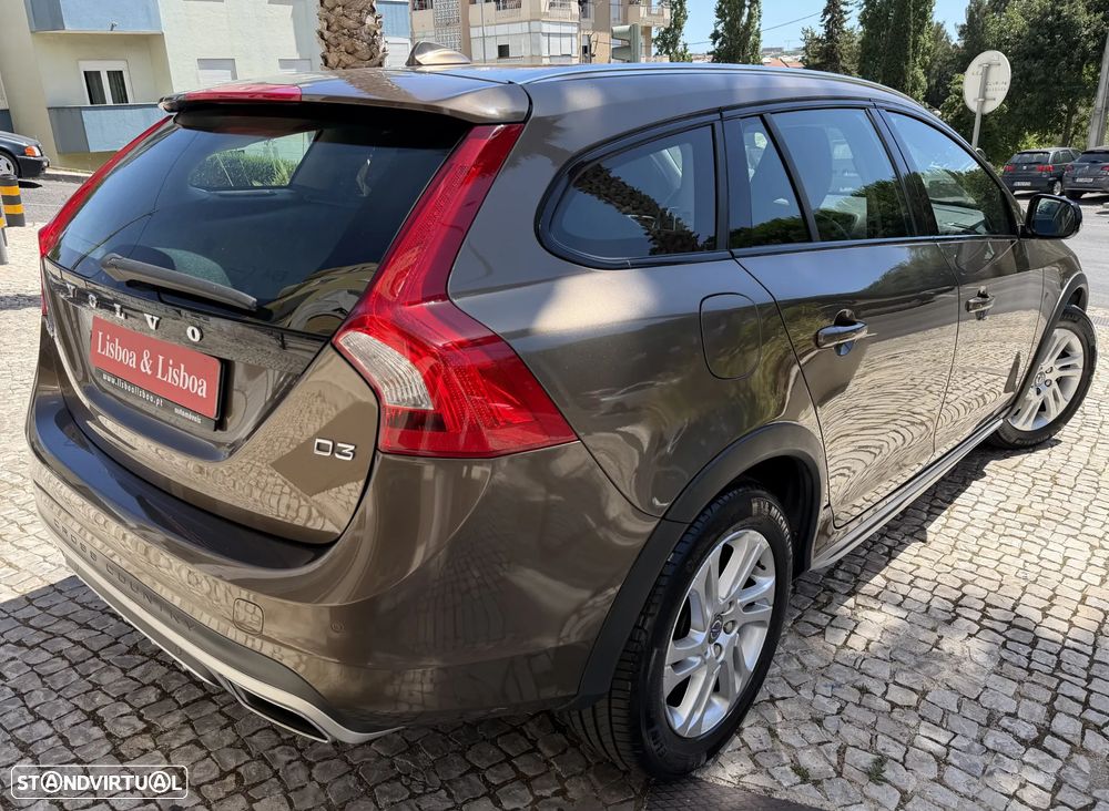 Volvo V60 2.0 D3 Momentum Geartronic - 3