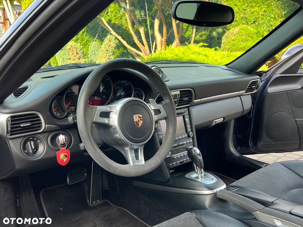 Porsche 911 Carrera GTS PDK - 16