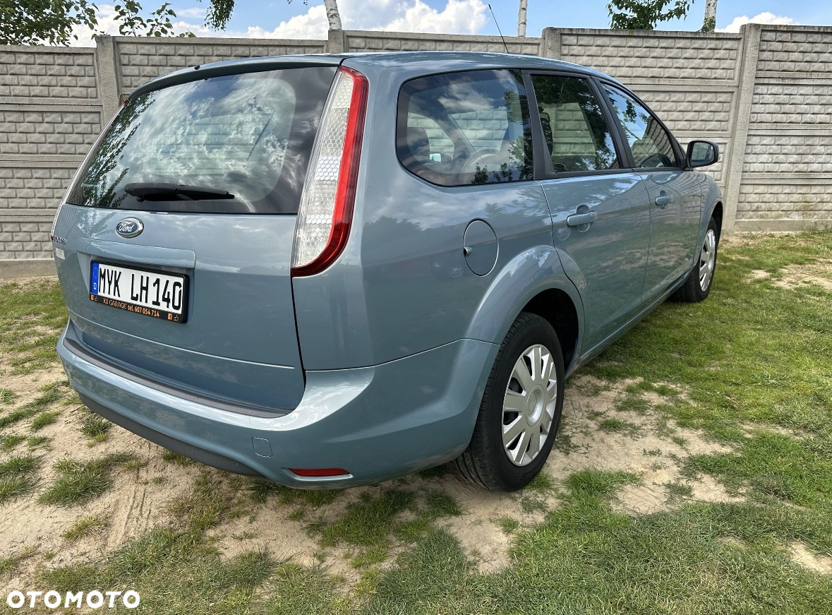 Ford Focus 1.6 Trend + - 4