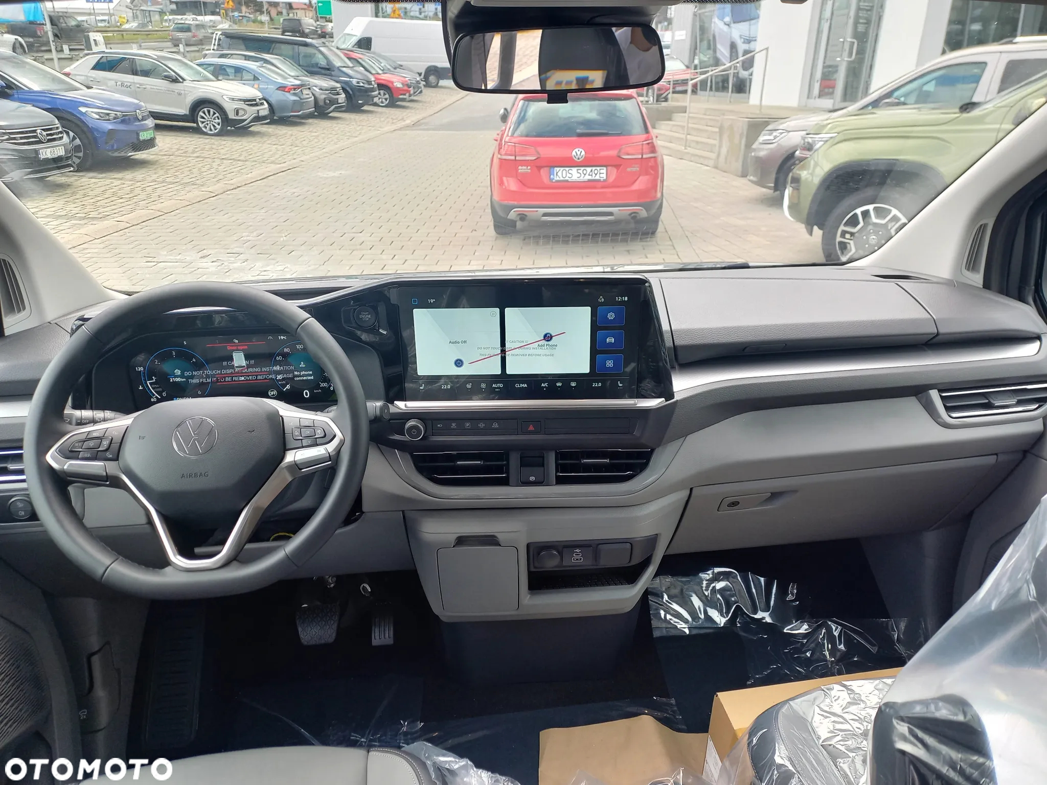 Volkswagen Caravelle - 9