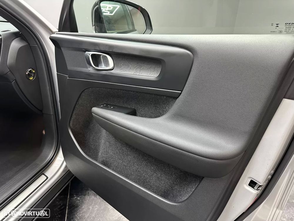 Volvo XC 40 Recharge Core - 32