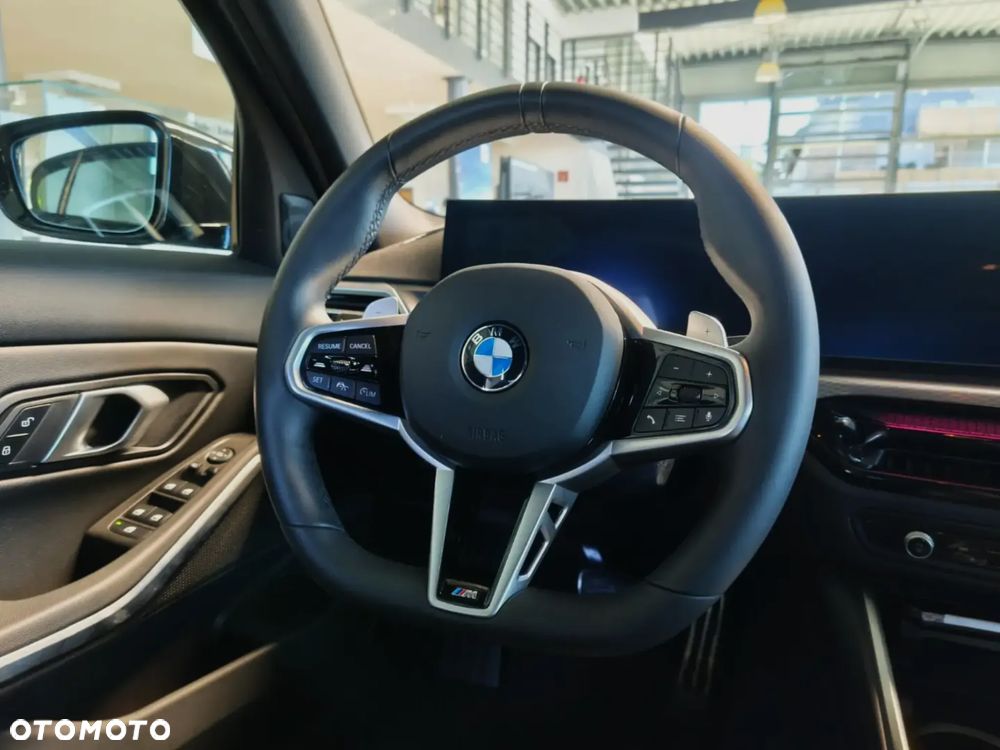 BMW Seria 3 330i xDrive M Sport - 10