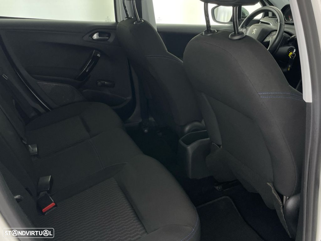 Peugeot 208 1.2 PureTech Style - 25