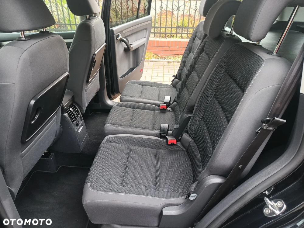 Volkswagen Touran - 23