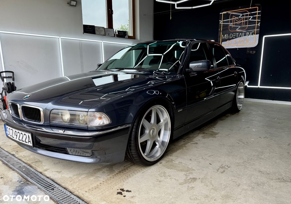 BMW Seria 7 740i V8 - 6