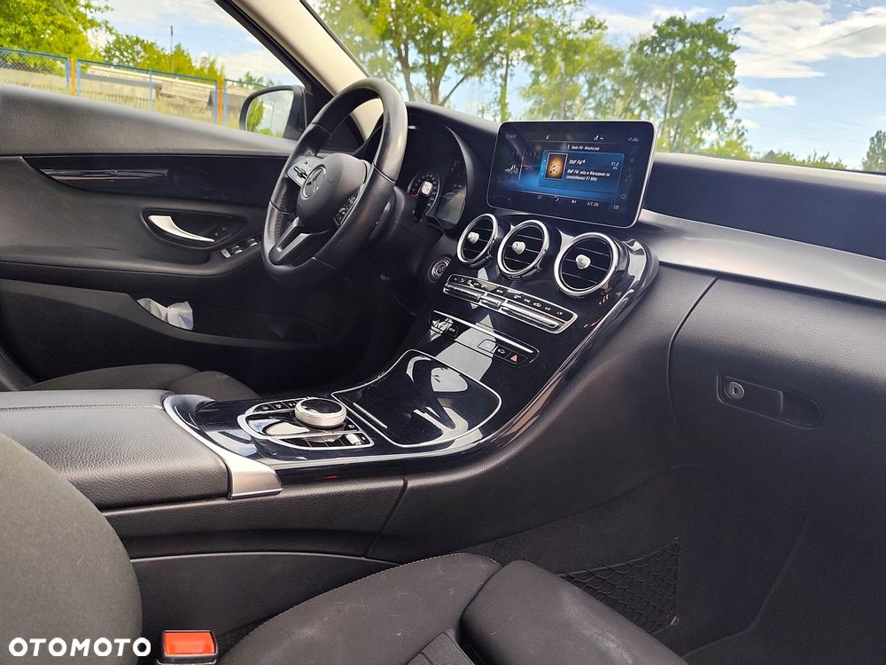 Używany Mercedes-Benz Klasa C 2020 - 76 899,60 PLN, 173 779 km - Otomoto.pl