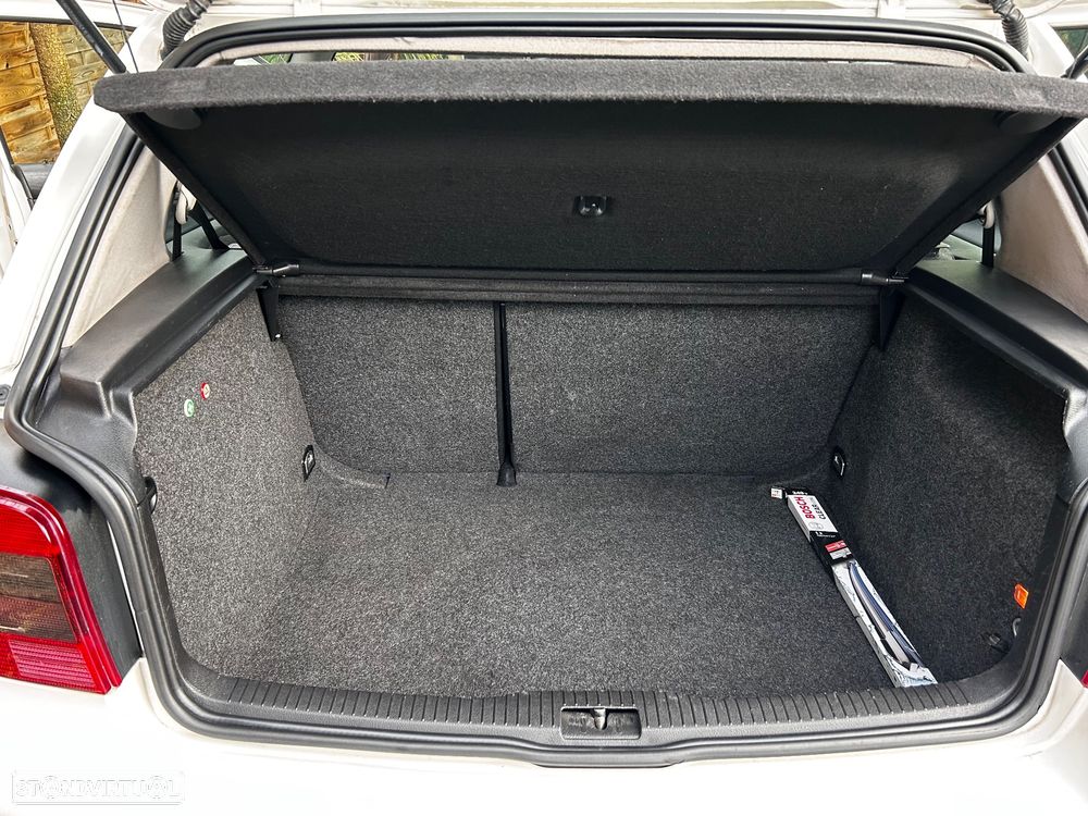 VW Golf 1.9 TDi 25 Anos - 13