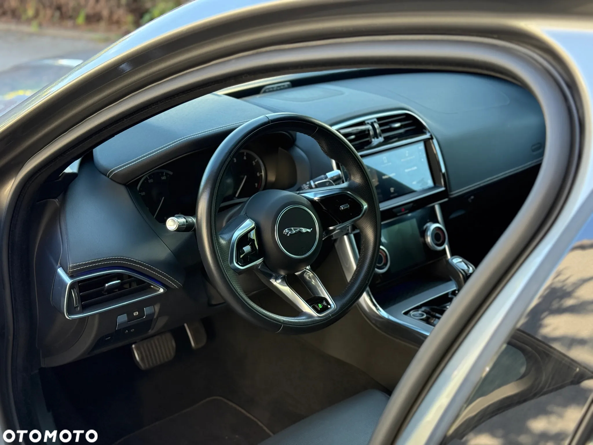 Jaguar XE 2.0 P250 R-Dynamic Black - 7