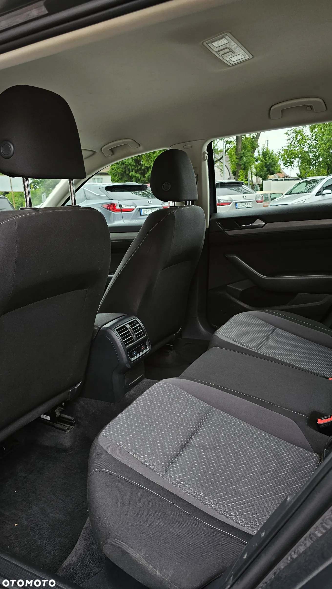 Volkswagen Passat 1.6 TDI BMT Comfortline - 9
