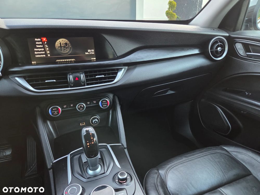 Alfa Romeo Stelvio - 18
