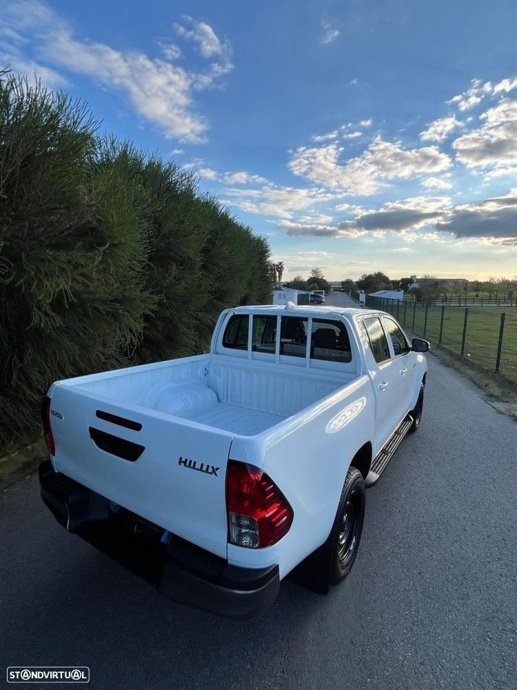 Toyota Hilux 2.4 D-4D 4WD CD CH Aut. - 12