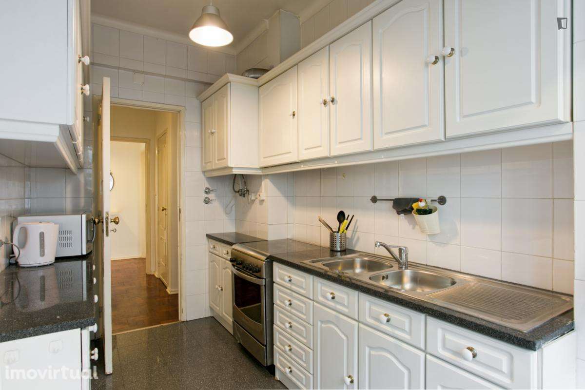 Quarto - localizado em Benfica Lisbon - Grande imagem: 4/57