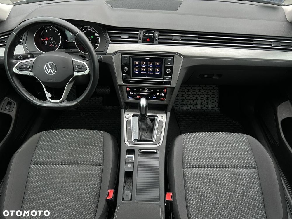 Volkswagen Passat - 4