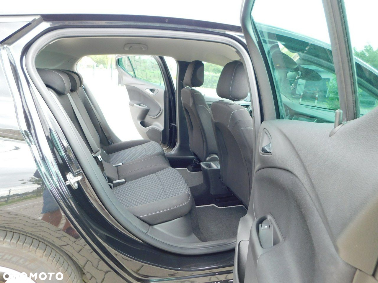 Opel Astra V 1.4 T Dynamic S&S - 12