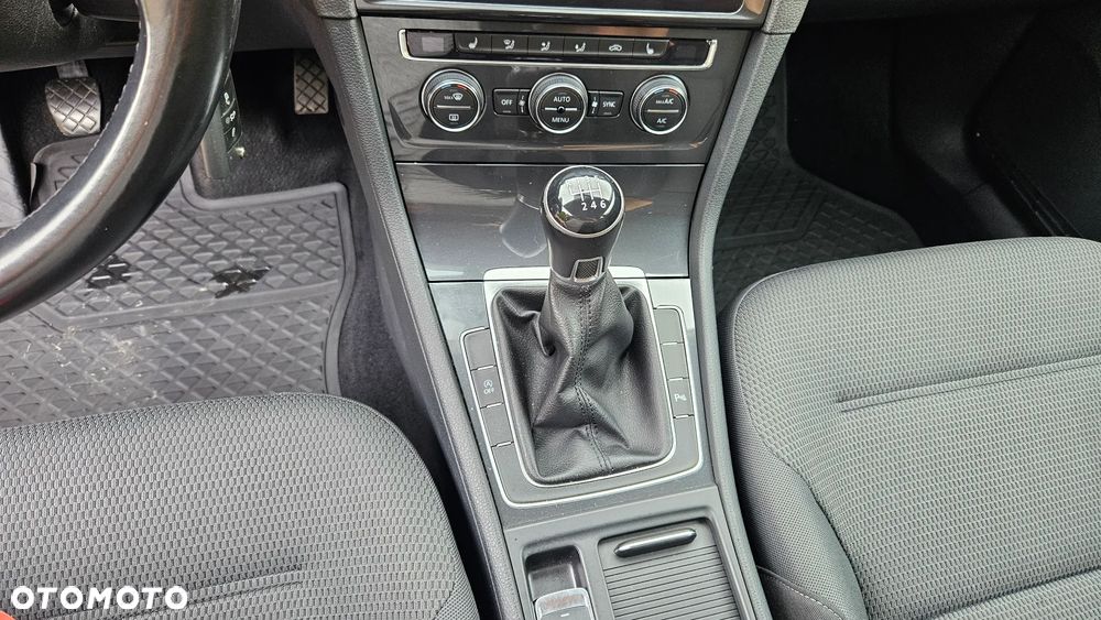 Volkswagen Golf 1.5 TSI BMT Comfortline - 15