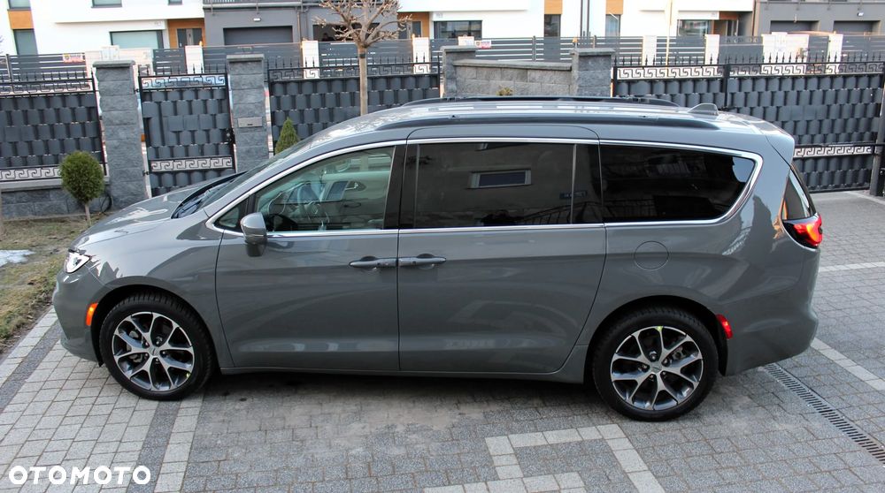 Chrysler Pacifica - 29