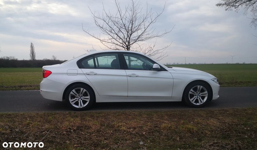 BMW Seria 3 318d DPF Edition Lifestyle - 9