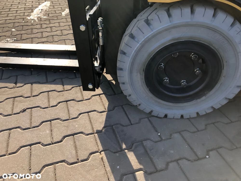 Caterpillar EP25ACN - 11