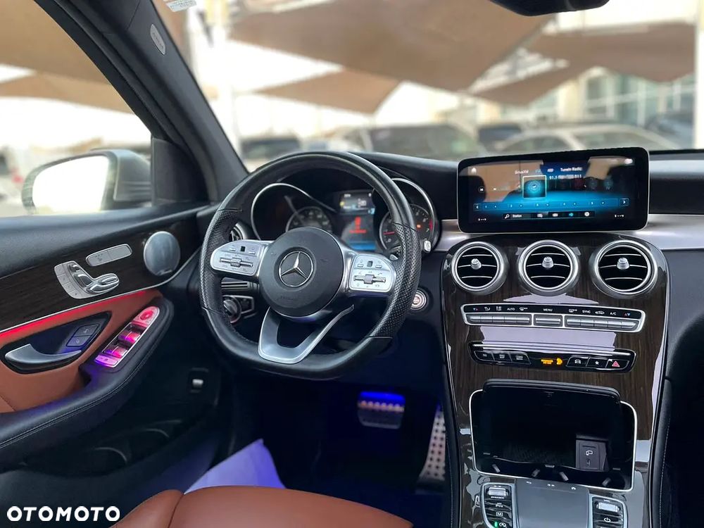 Mercedes-Benz GLC 300 4Matic 9G-TRONIC Exclusive - 9