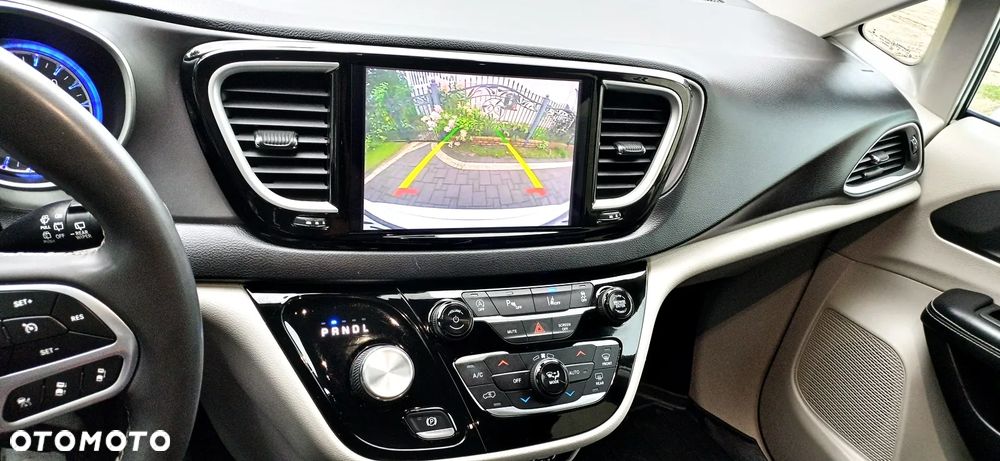Chrysler Pacifica - 20