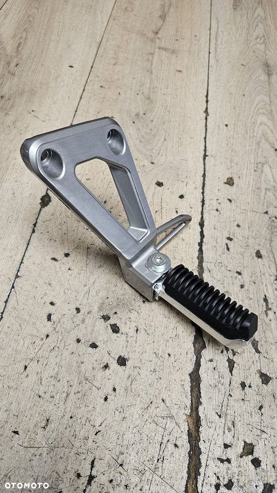 Set podnóżek pasażera Lewy Suzuki Bandit 1200 (96-00)  43700-27E50-000 - 5