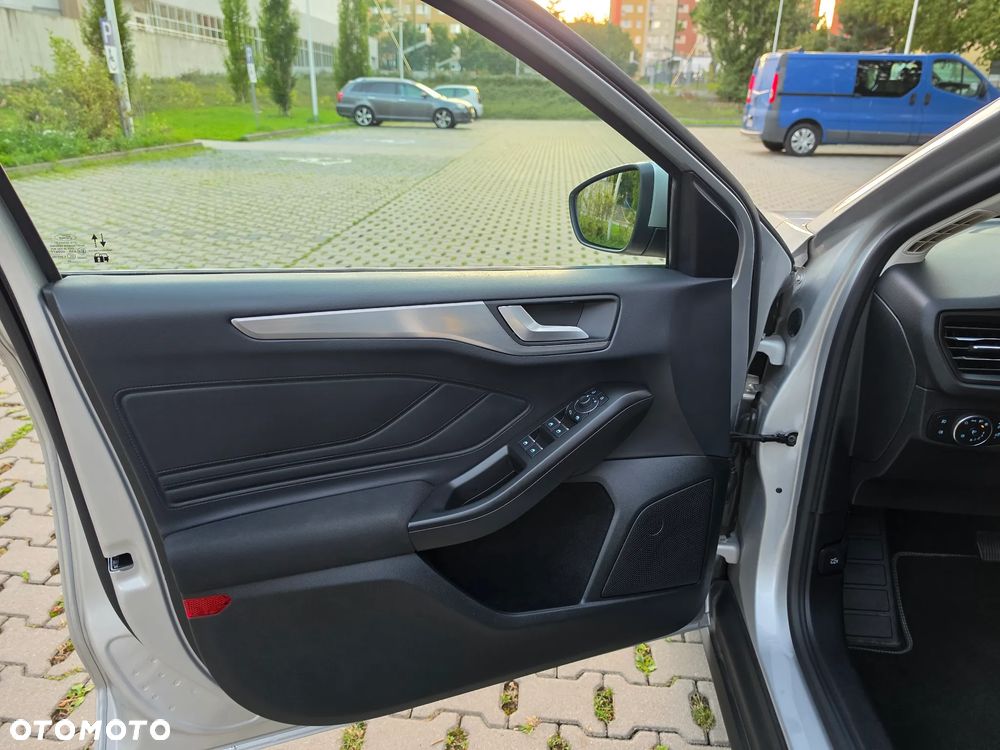 Ford Focus 1.0 EcoBoost Hybrid TITANIUM X - 20