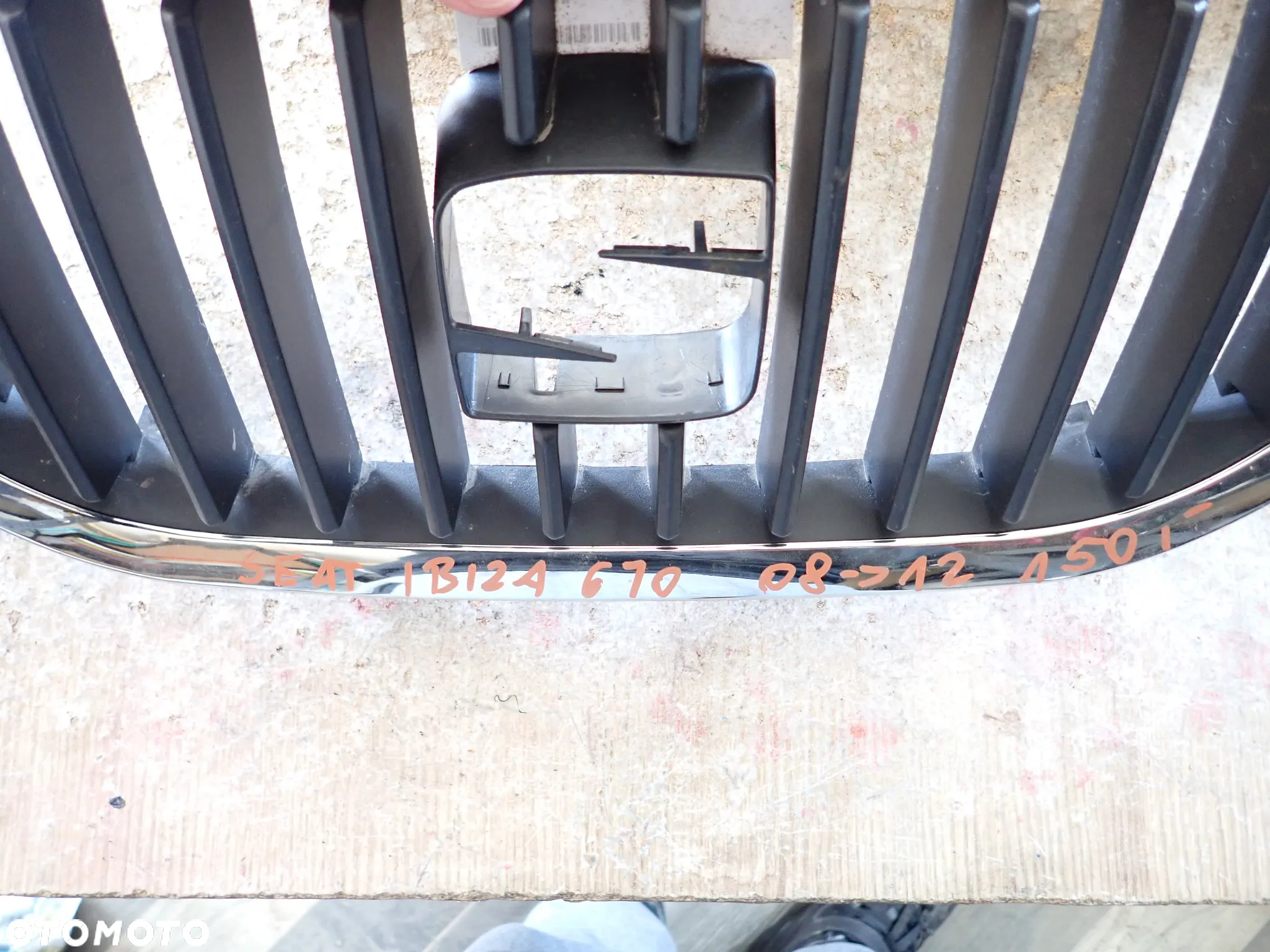 SEAT IBIZA 8-12 GRILL - 2