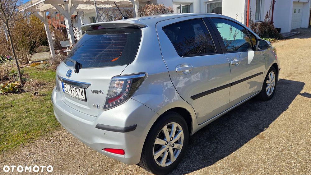 Toyota Yaris Hybrid 100 Premium - 3