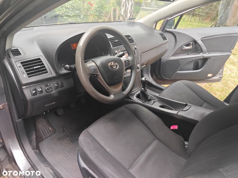 Toyota Avensis 1.6 Luna - 19