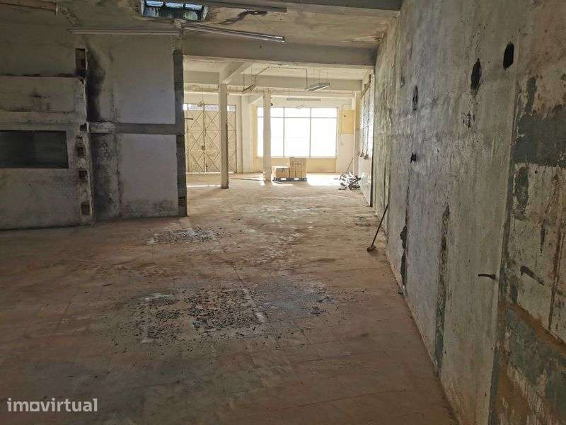Armazém com 300 M2 - Grande imagem: 2/7