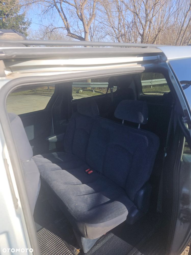 Chrysler Town & Country - 3