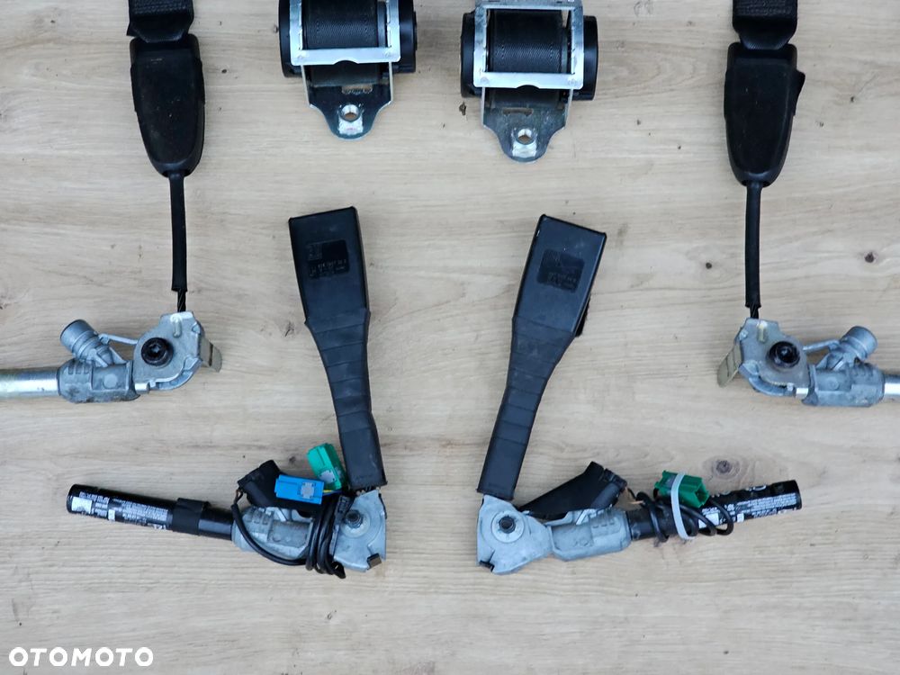 PASY DOPINACZE NAPINACZE PRZÓD OPEL CORSA D KOMPLET DWIE KOŚCI 13225285 13225286 - 2