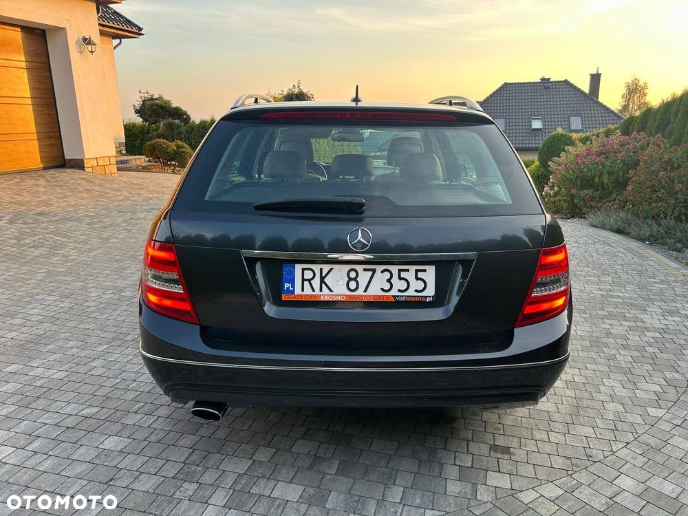 Mercedes-Benz Klasa C 200 CGI BlueEff Avantgarde - 3