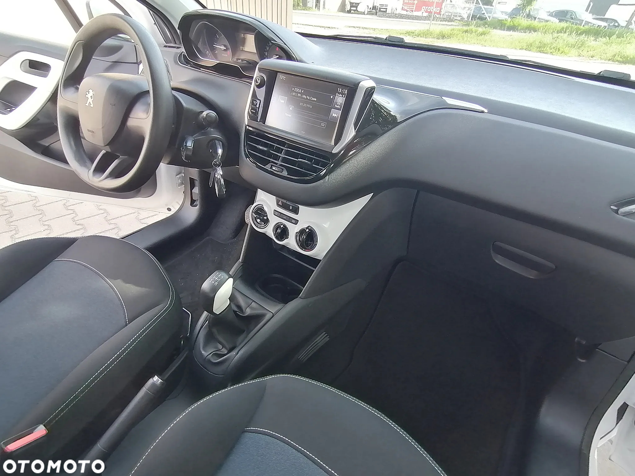 Peugeot 208 - 24