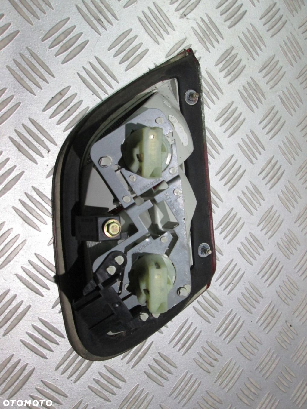 LAMPA LEWA LEWY TYŁ W KLAPĘ MERCEDES CLK W208 - 4