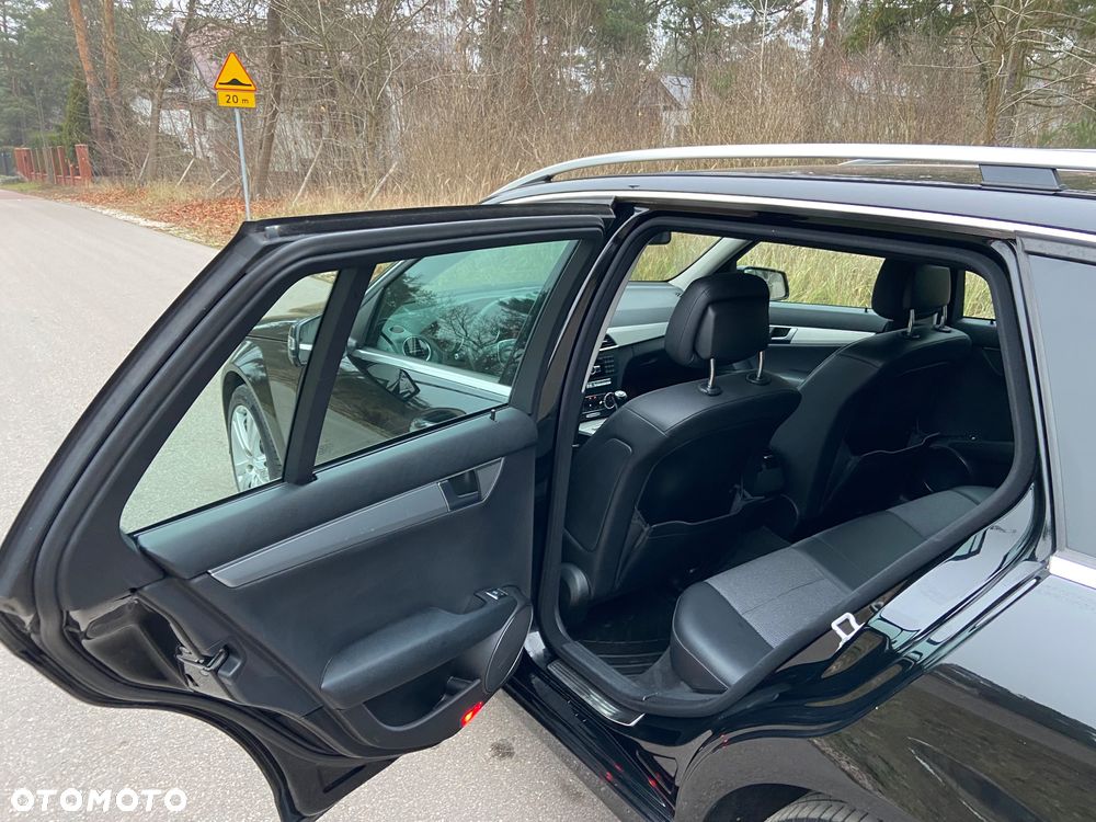 Mercedes-Benz Klasa C 220 CDI DPF BlueEFFICIENCY Avantgarde Edition - 30