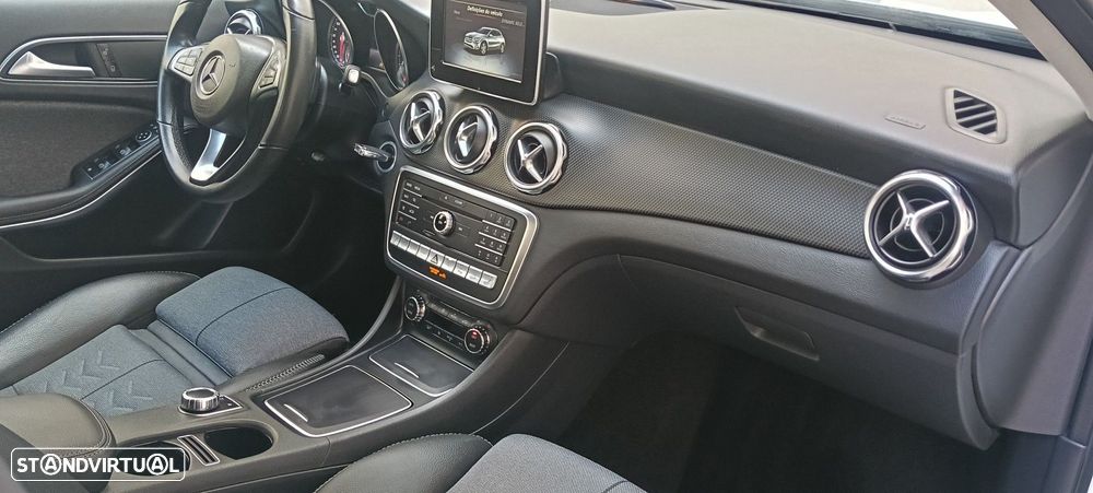 Mercedes-Benz GLA 220 4Matic 7G-DCT Style - 6