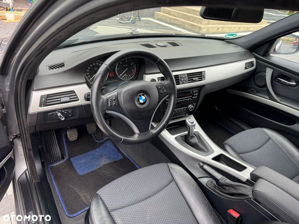 BMW Seria 3 320d DPF Touring - 17